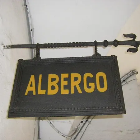 ألبيرغو كانون دي أورو سيينا