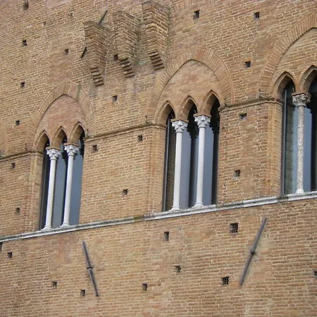 ألبيرغو كانون دي أورو 2*